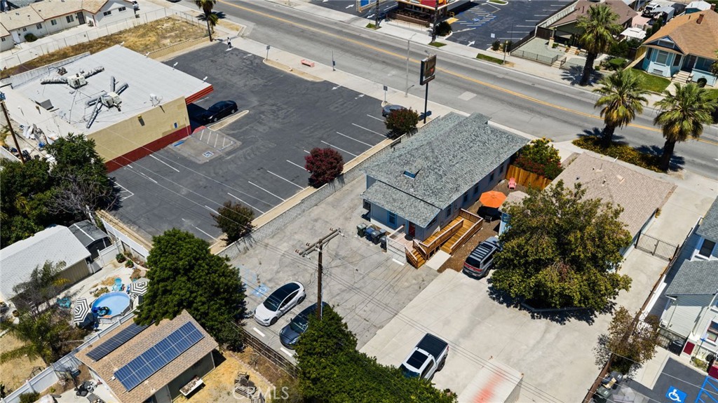 1107 Orange Property Photo 32