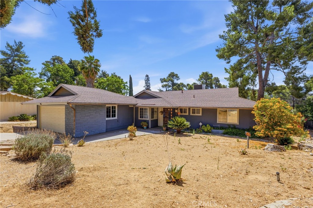 96 W Repplier Road Property Photo 3