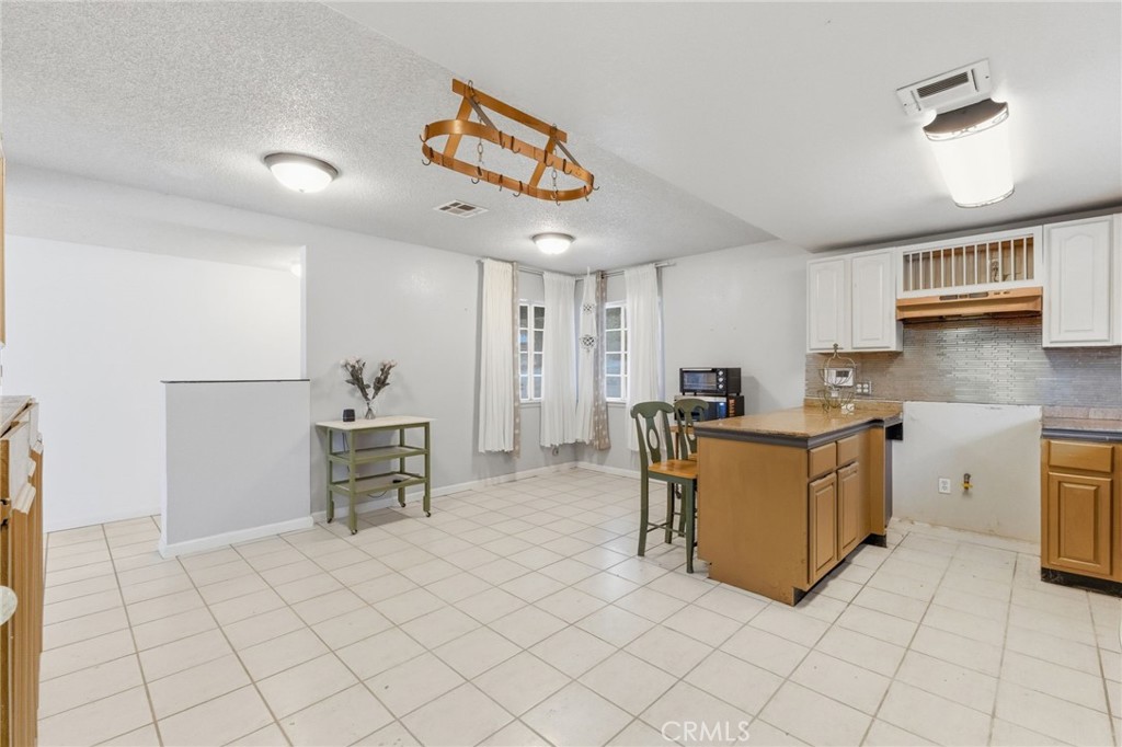 96 W Repplier Road Property Photo 9