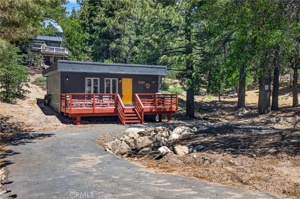650 Dahlia Property Photo 4