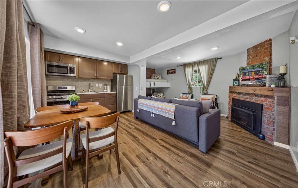 650 Dahlia Property Photo 12