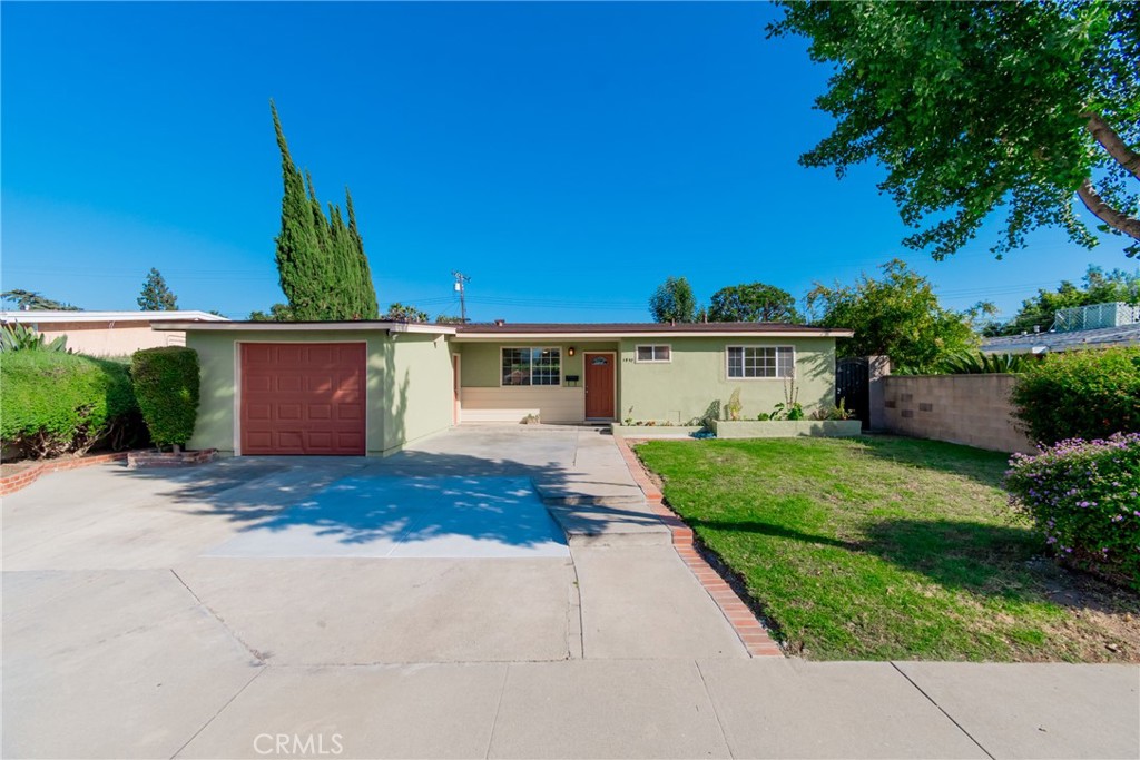 1940 E Walnut Creek Pkwy Property Photo 4