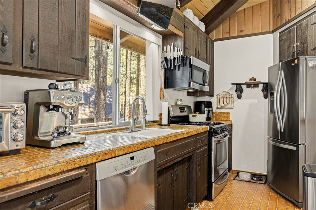 754 Mountain Sky Property Photo 17