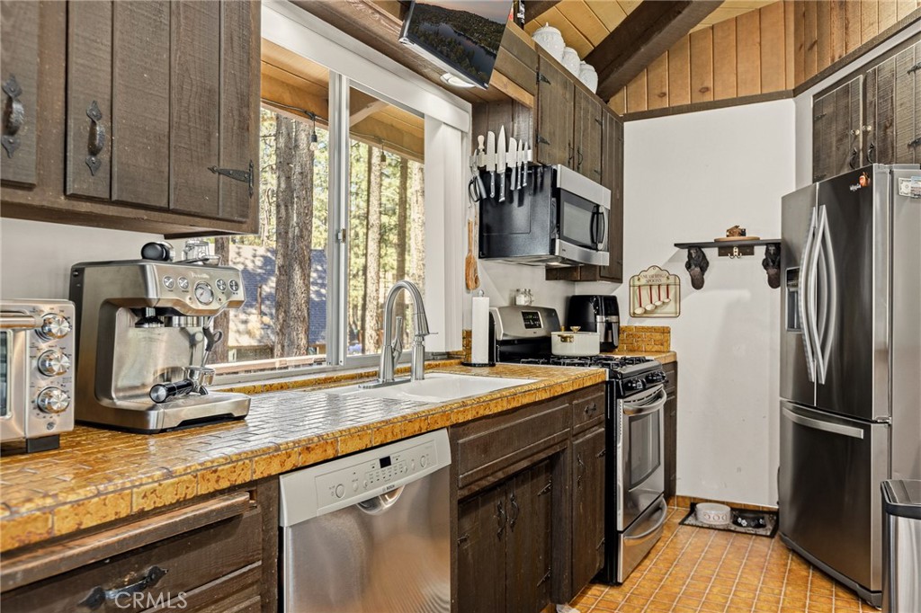 754 Mountain Sky Property Photo 17