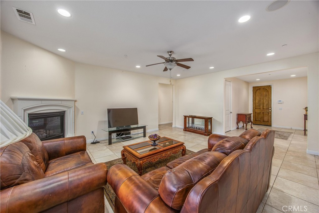 1302 Tulip E Property Photo 13