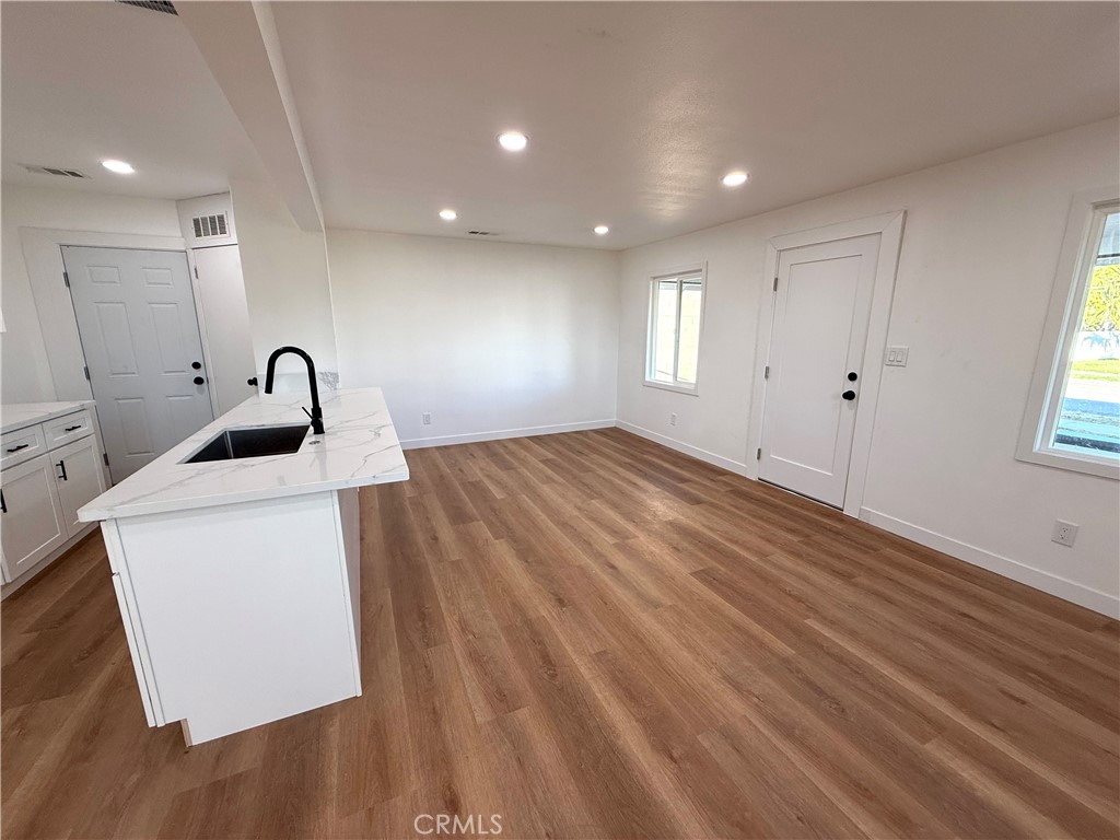 124 S Olive Property Photo 4