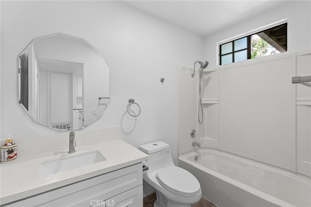 1021 S Reservoir Property Photo 16