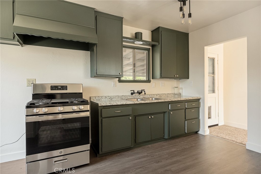 1112 Devon Property Photo 2