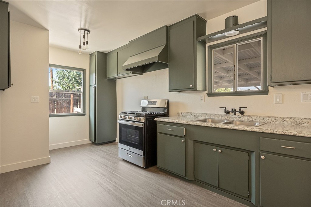 1112 Devon Property Photo 4