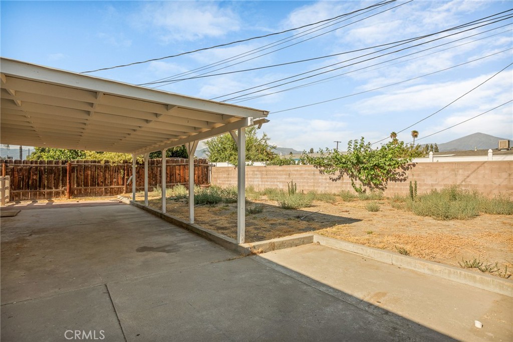 1112 Devon Property Photo 15