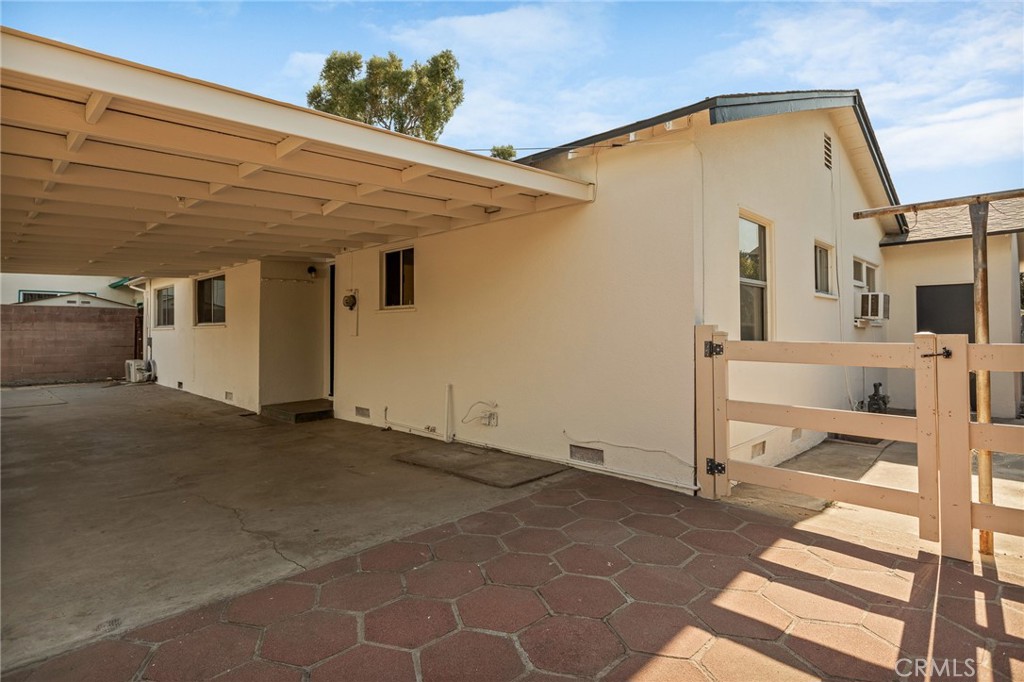 1112 Devon Property Photo 17