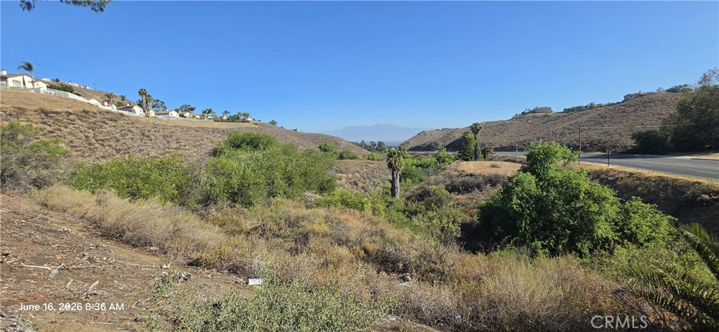 17401 La Sierra Property Photo 6