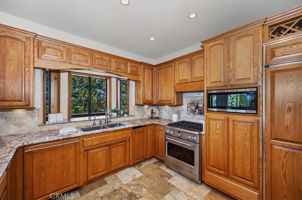 26077 Walnut Hills Property Photo 11