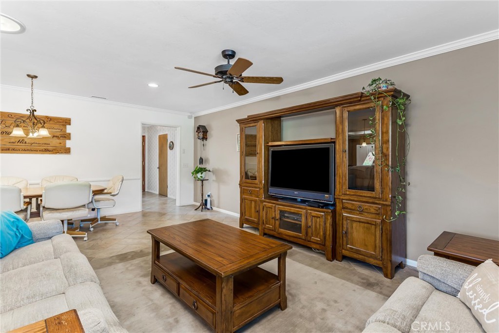 1041 Holmes Property Photo 10