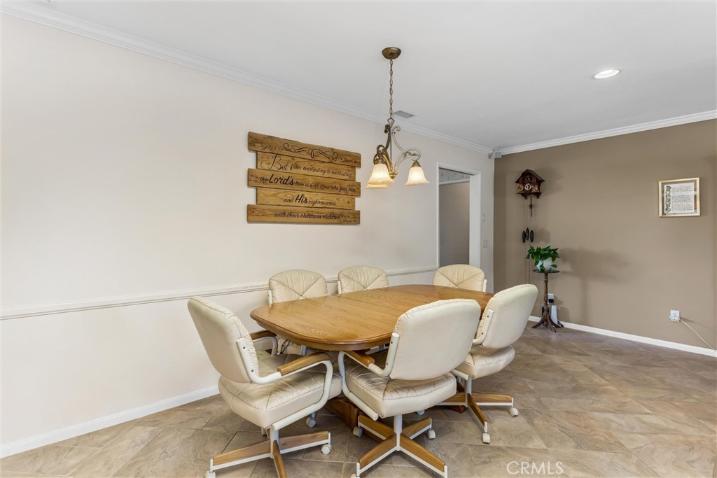 1041 Holmes Property Photo 13