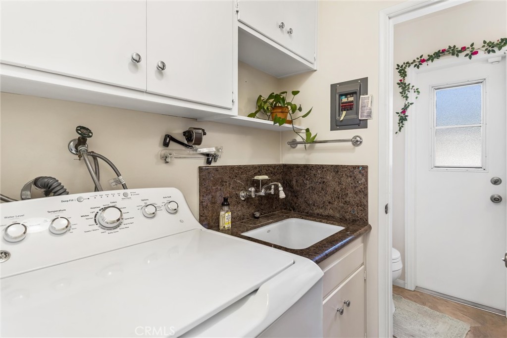 1041 Holmes Property Photo 18