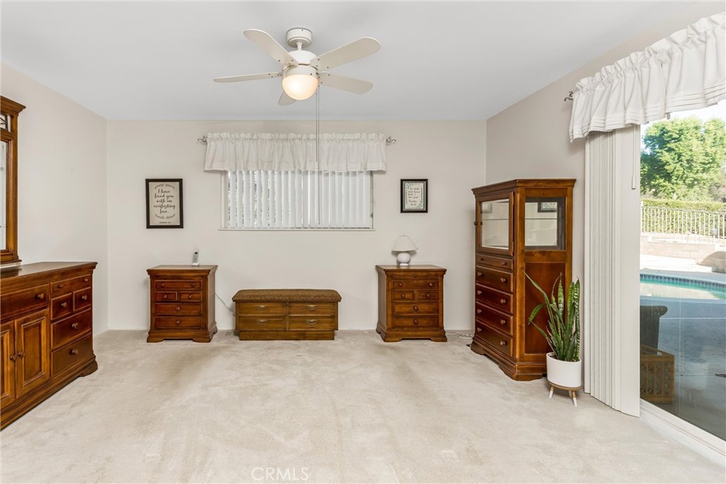 1041 Holmes Property Photo 23
