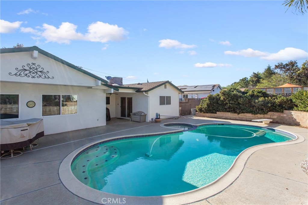 1041 Holmes Property Photo 33