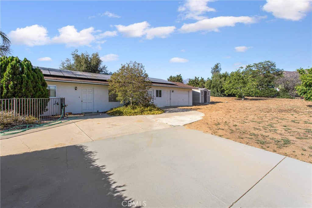 1041 Holmes Property Photo 35