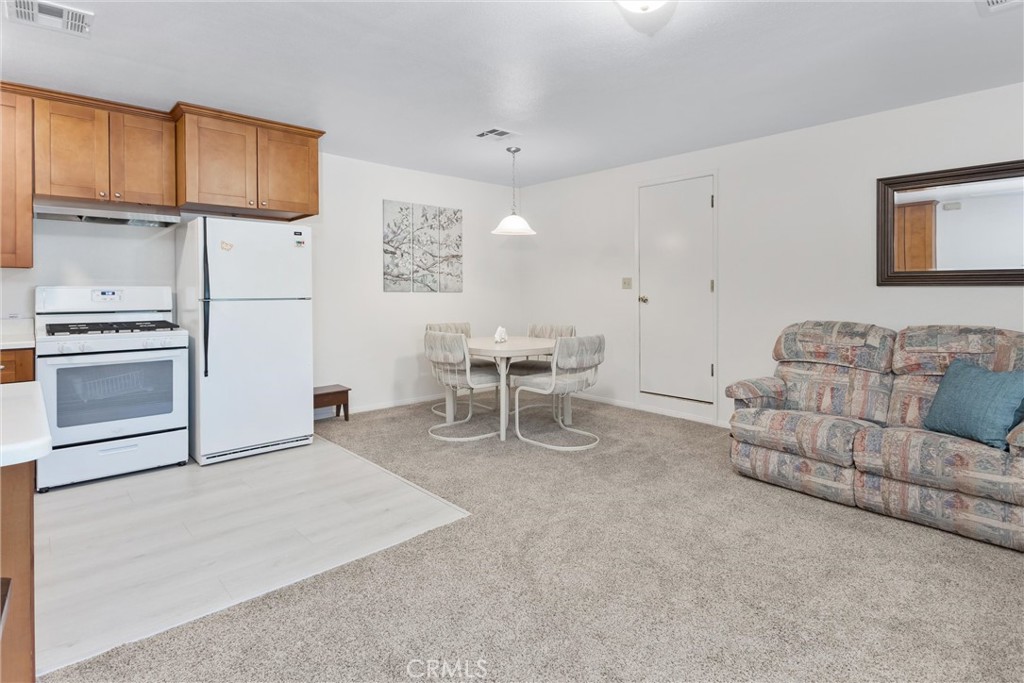 1041 Holmes Property Photo 39