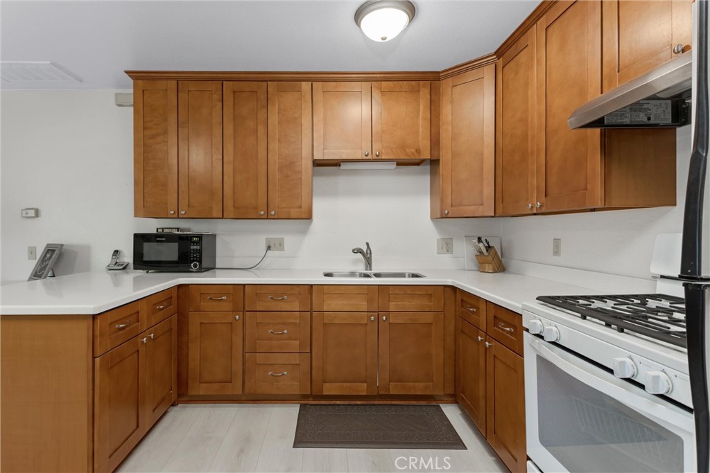 1041 Holmes Property Photo 41
