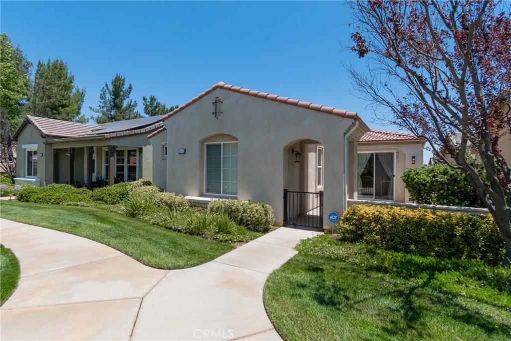 1562 Quiet Property Photo 6