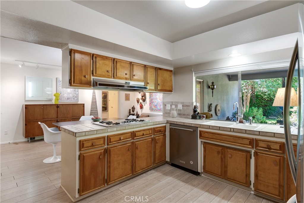 352 Campbell Avenue Property Photo 7