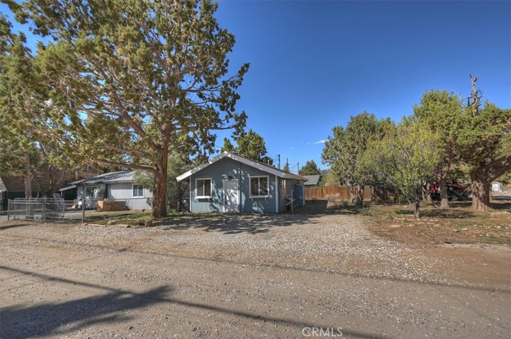 2165 3rd Property Photo 4