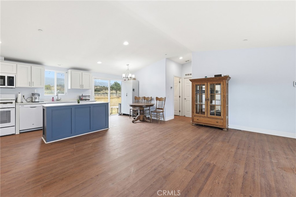 56570 Valley View Property Photo 2