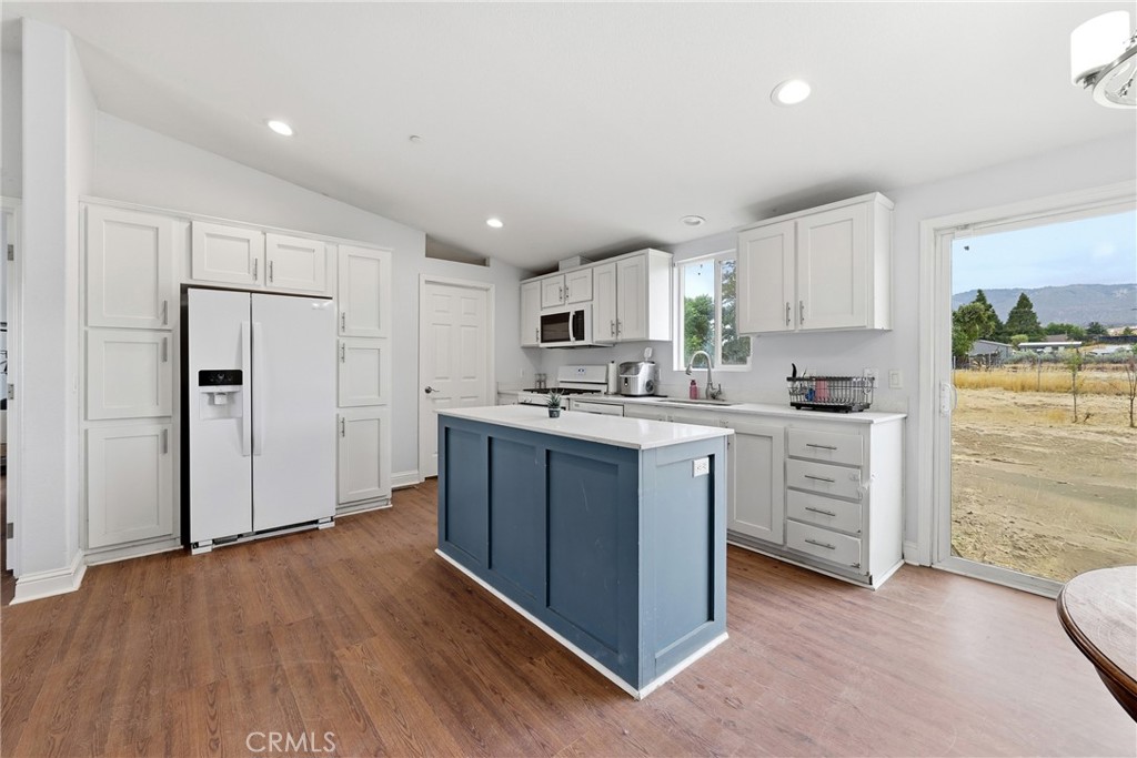 56570 Valley View Property Photo 3