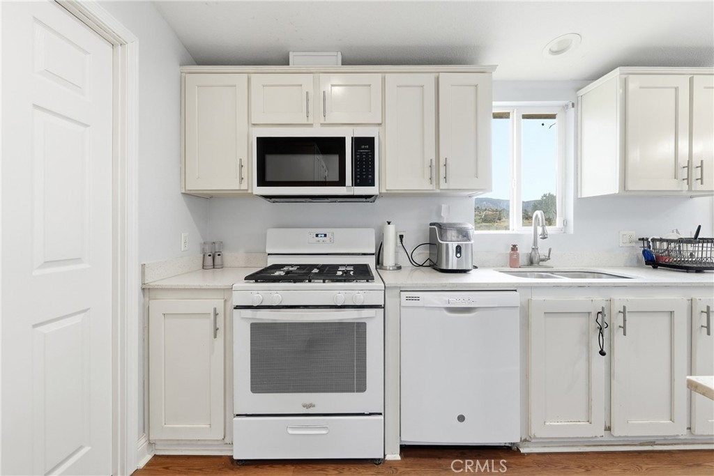56570 Valley View Property Photo 5