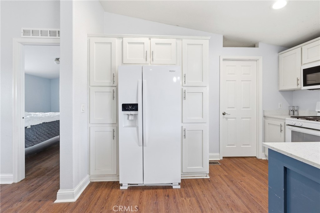 56570 Valley View Property Photo 6