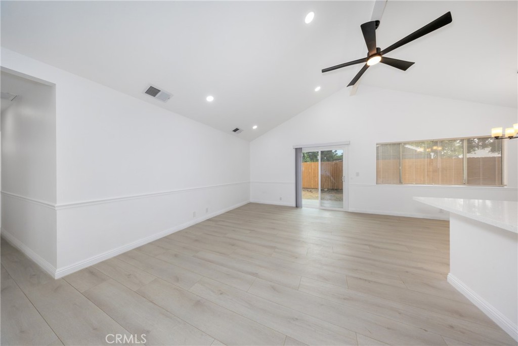 13707 4th Property Photo 8