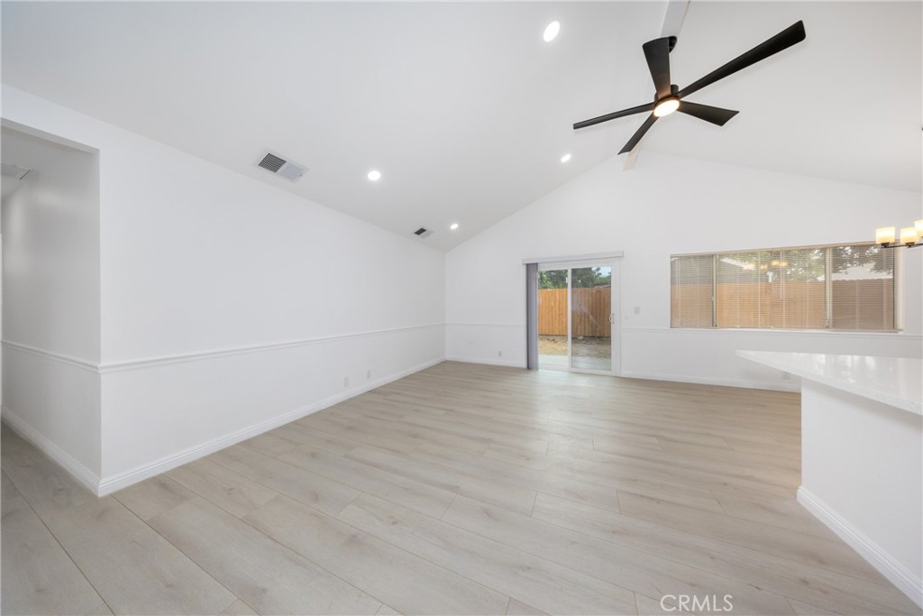 13707 4th Property Photo 8