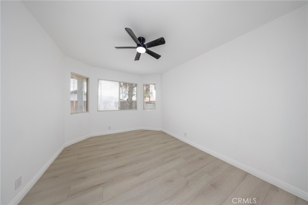 13707 4th Property Photo 23