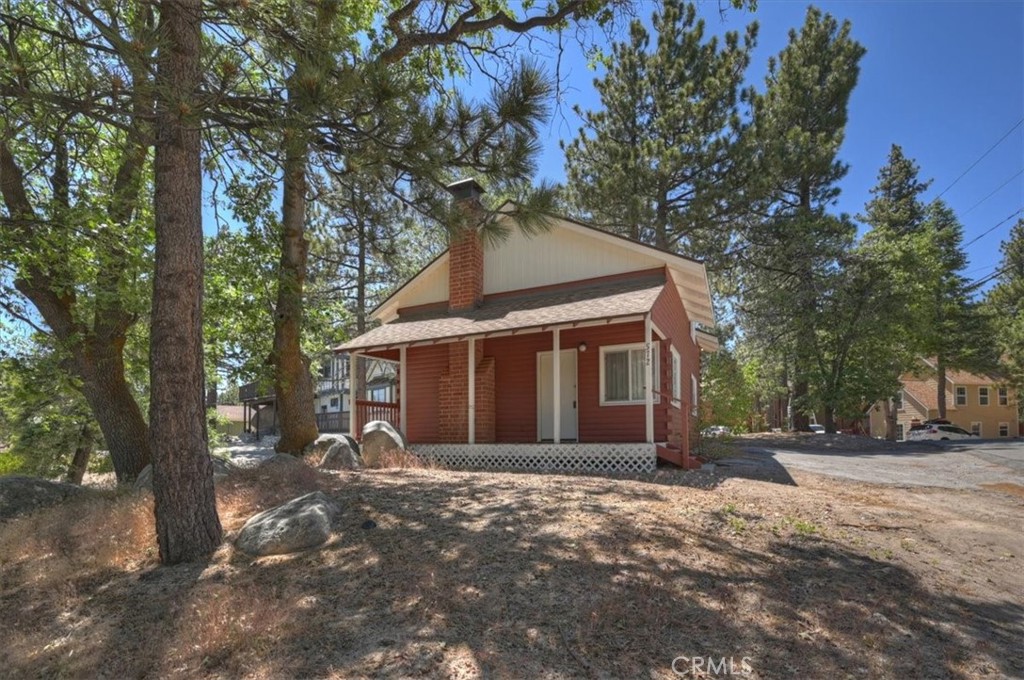 572 Dahlia Property Photo 1