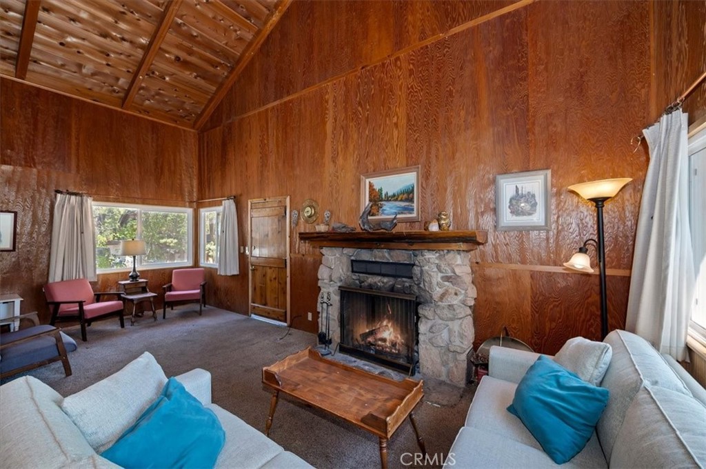 572 Dahlia Property Photo 6