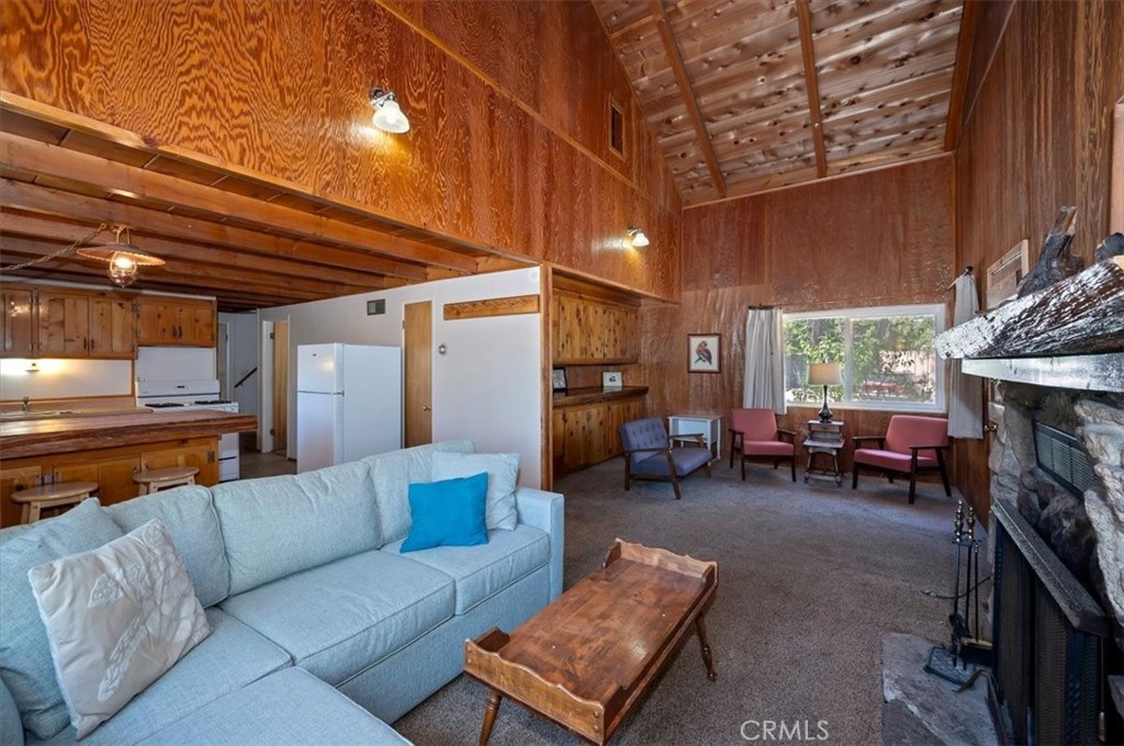 572 Dahlia Property Photo 7