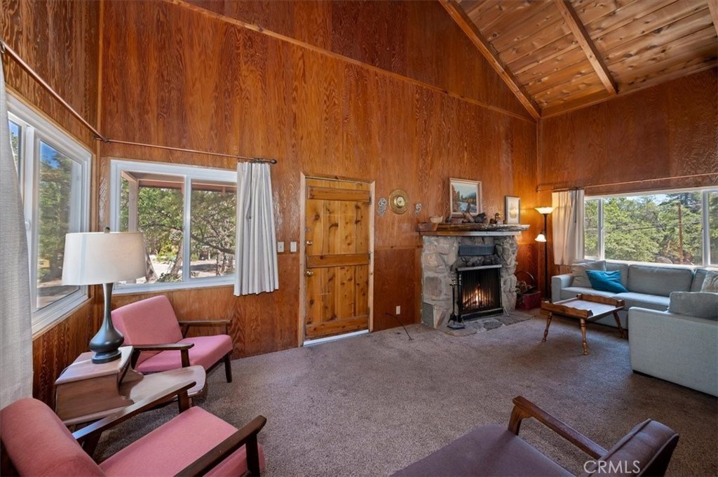 572 Dahlia Property Photo 8