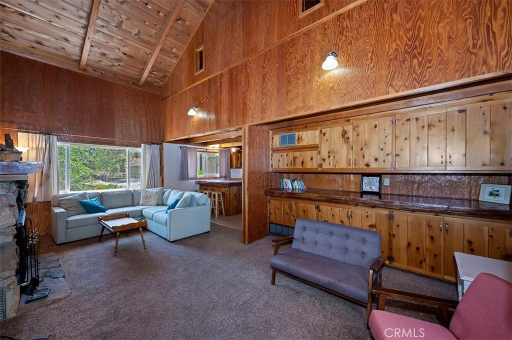 572 Dahlia Property Photo 9