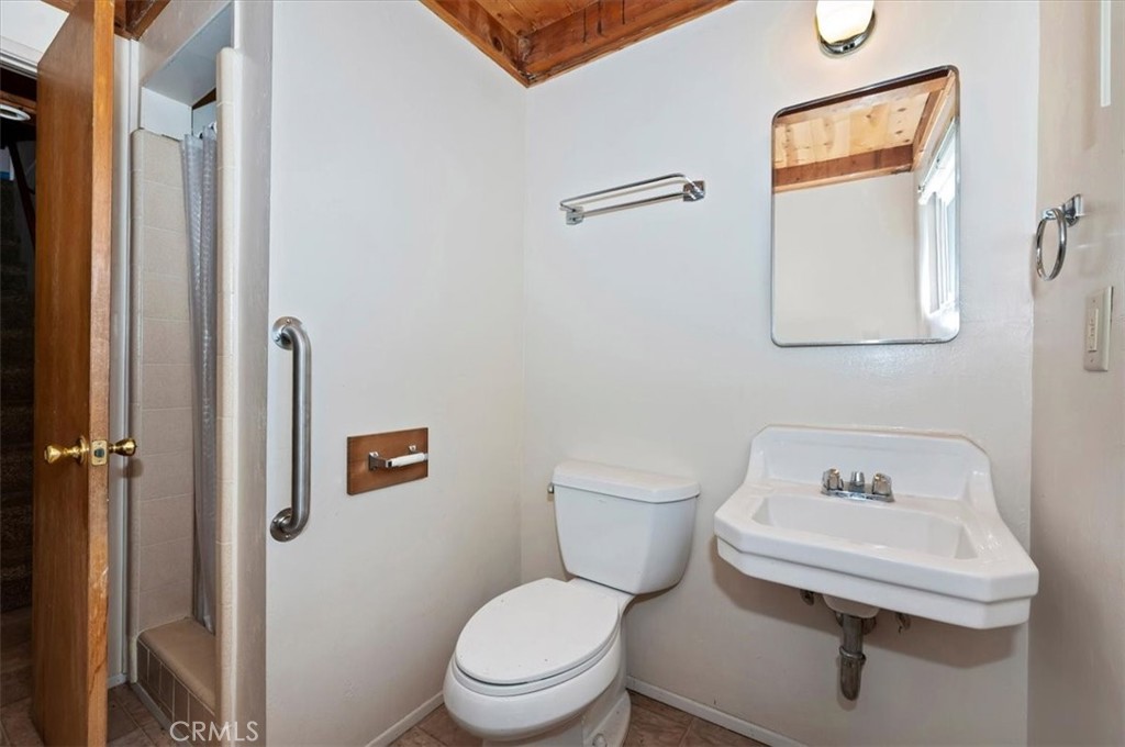 572 Dahlia Property Photo 13