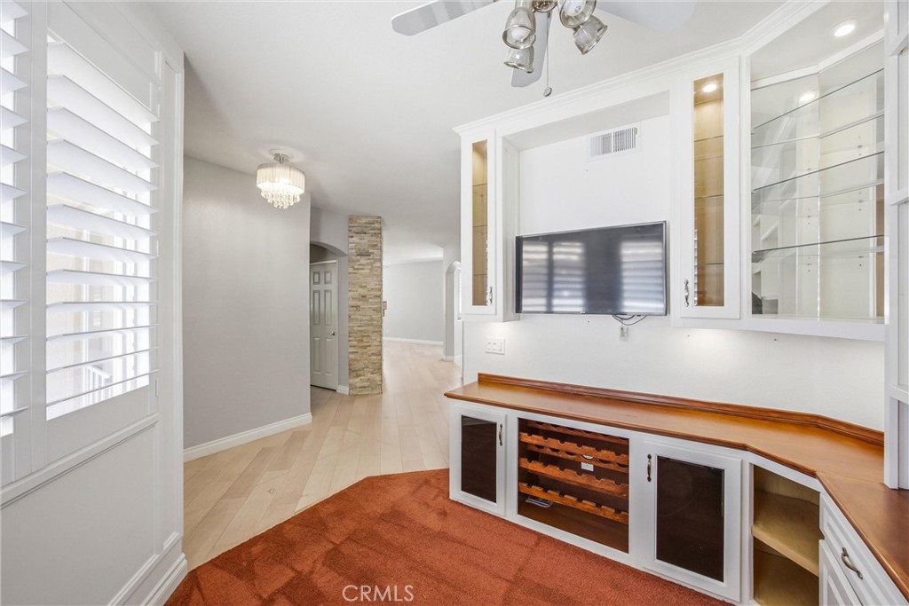 6099 Turnberry Property Photo 9