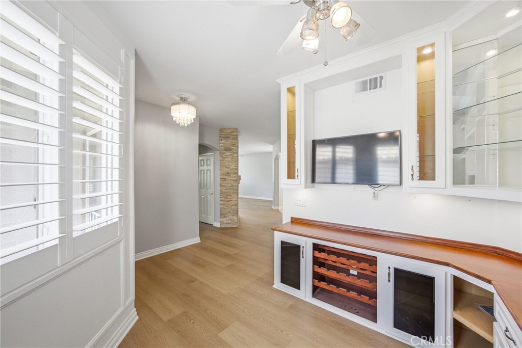 6099 Turnberry Property Photo 9