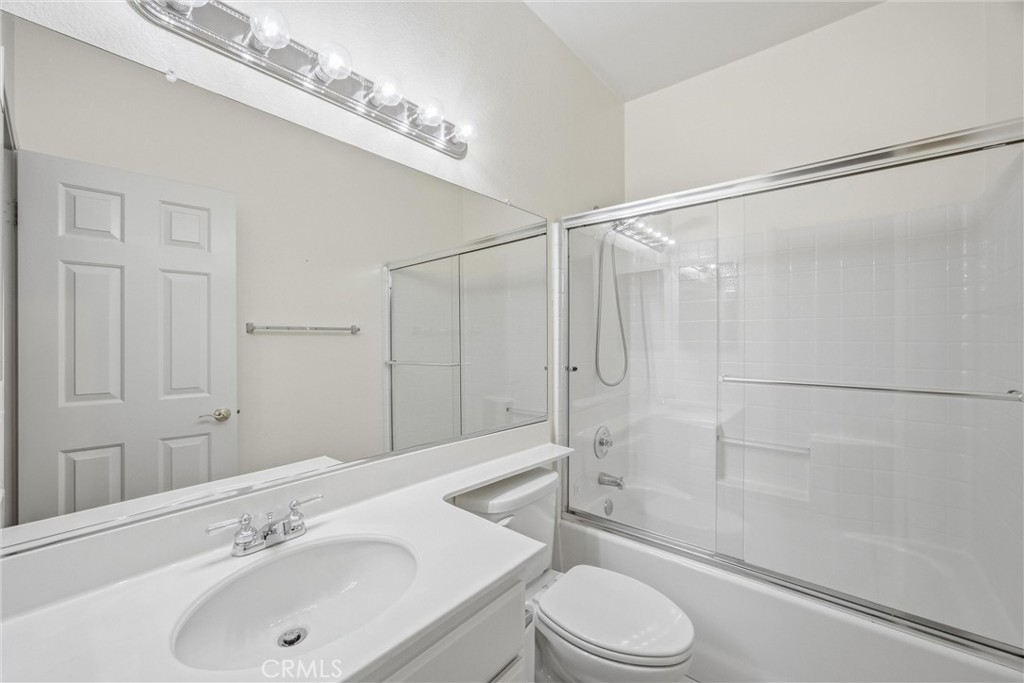 6099 Turnberry Property Photo 32