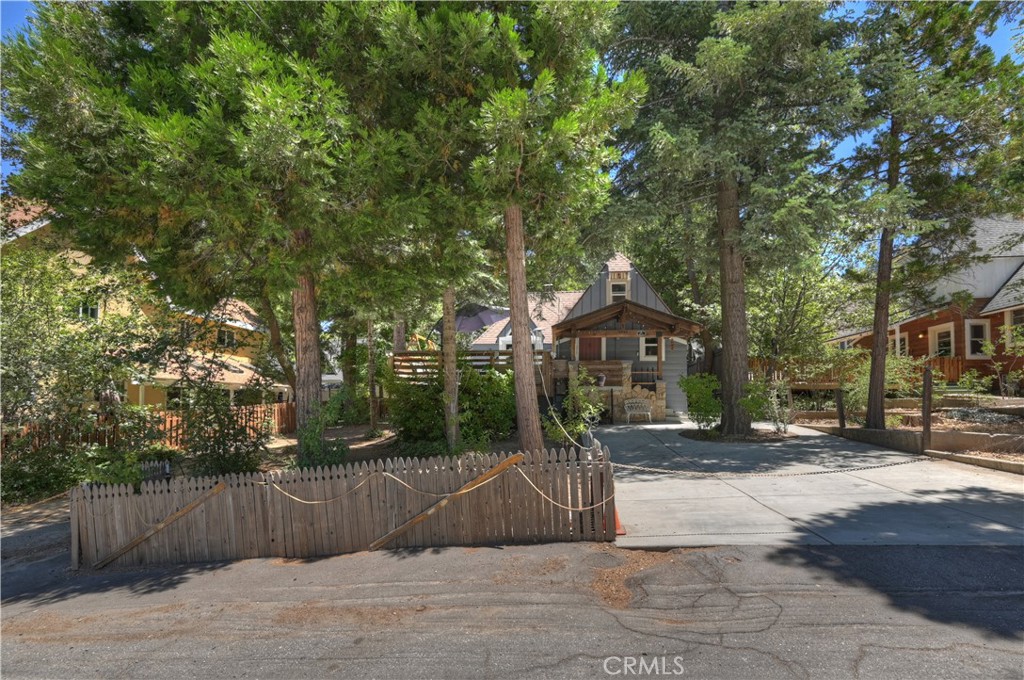 311 Hemlock Property Photo 2