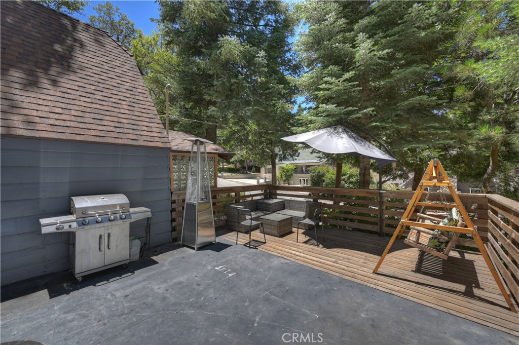 311 Hemlock Property Photo 5