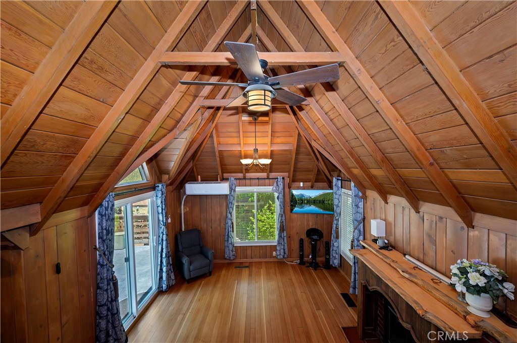 311 Hemlock Property Photo 8
