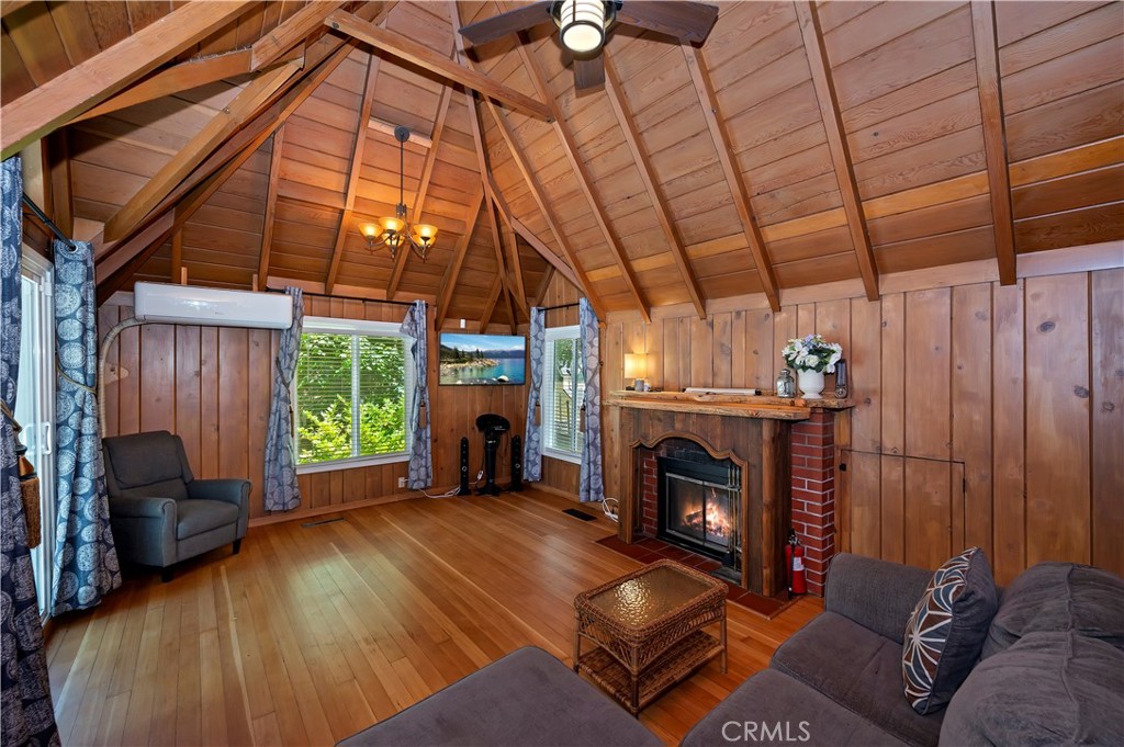 311 Hemlock Property Photo 9