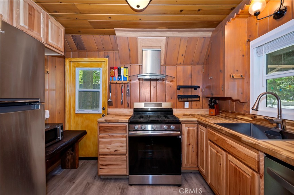 311 Hemlock Property Photo 13