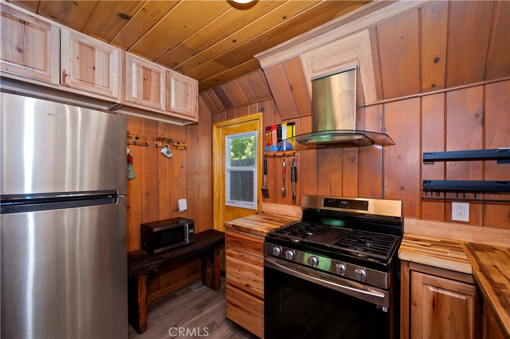 311 Hemlock Property Photo 15